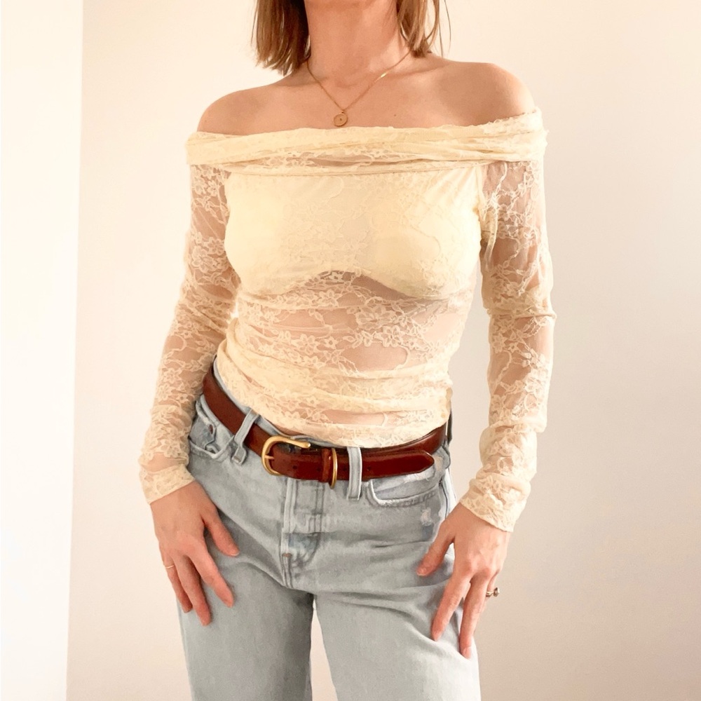 Boutique Elegant Cream Lace Off-Shoulder Top